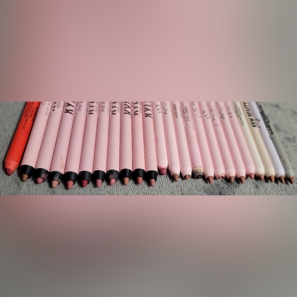 Kylie Cosmetics/KKW Beauty Lip Liner Collection (50!!) - Picture 7 of 8